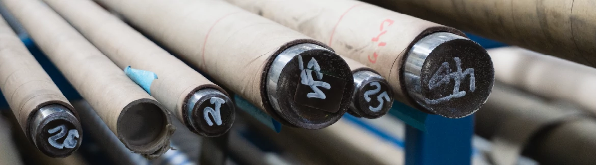 Hero image for the article presenting 42CrMo4 round steel bars